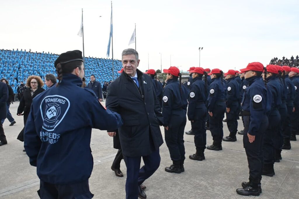 Más de 1.200 cadetes de Policía y Bomberos juraron la bandera en Villa ...